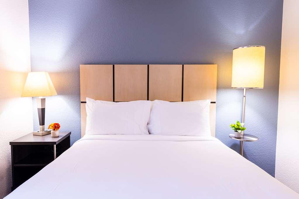 Sonesta Simply Suites Denver West Federal Center Lakewood Room photo